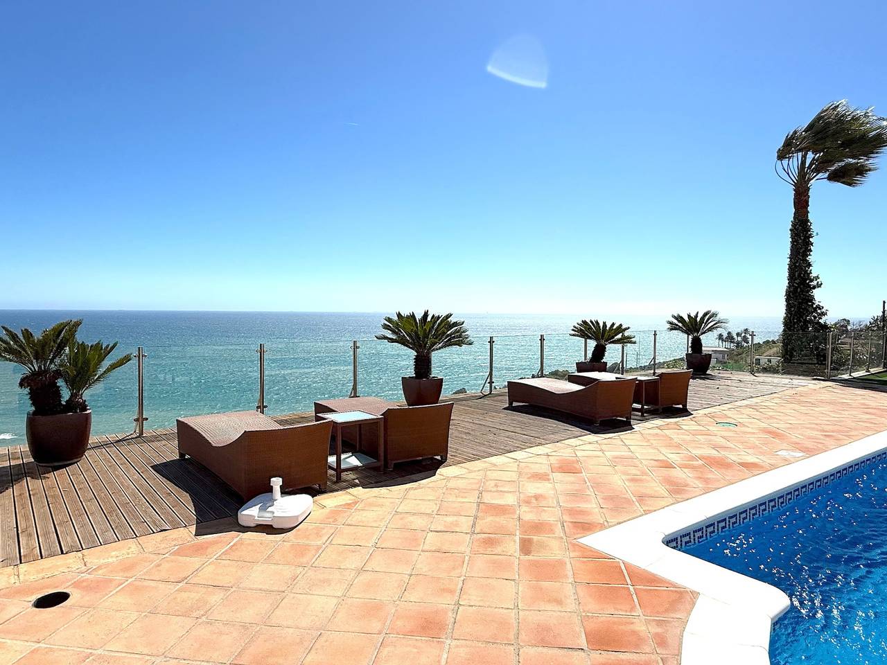 Villa mit privatem Pool, Meerblick, nahe Strand, Wlan, 4 Schlafzimmer, Garten in Manilva, Málaga Provinz