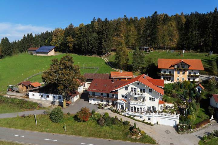 Ferienwohnung für 4 Personen, mit Balkon/Terrasse und Terrasse sowie Sauna in Landkreis Straubing-Bogen