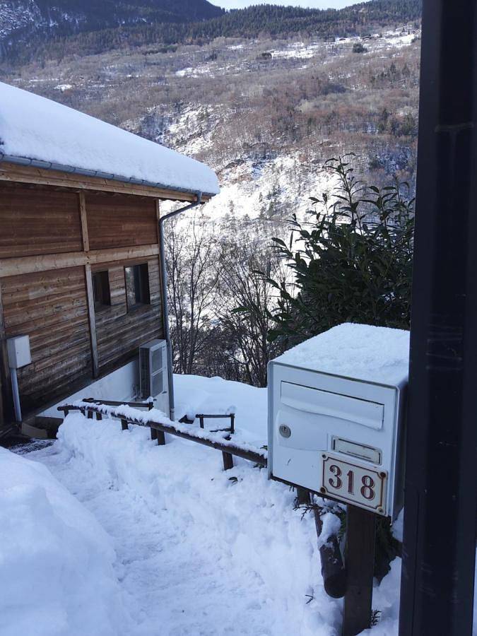 Gîte pour 4 personnes, avec vue et jardin à Villarlurin - 2