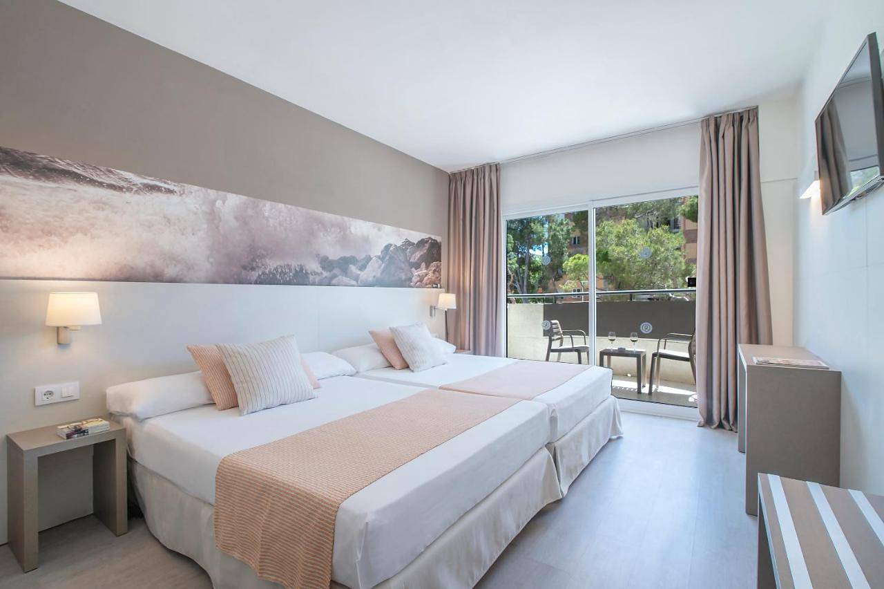 Hotel Salou Sunset - Adults Recommended - by Pierre & Vacances in Cala dels Capellans (Salou), Salou