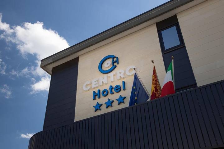 Hôtel pour 2 personnes, avec terrasse, animaux acceptés à Marcon - 2