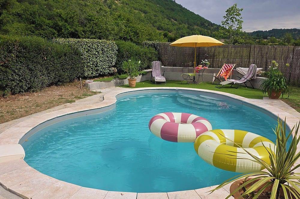 Charmant gîte climatisé avec piscine en bordure de village in La Rochegiron, Région de Forcalquier