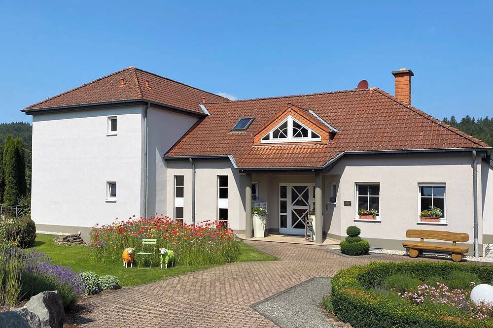 Ganze Wohnung, Moderne Junior Suite mit Küche und Gartenterrasse in Prüm, Naturpark Hohes Venn-Eifel