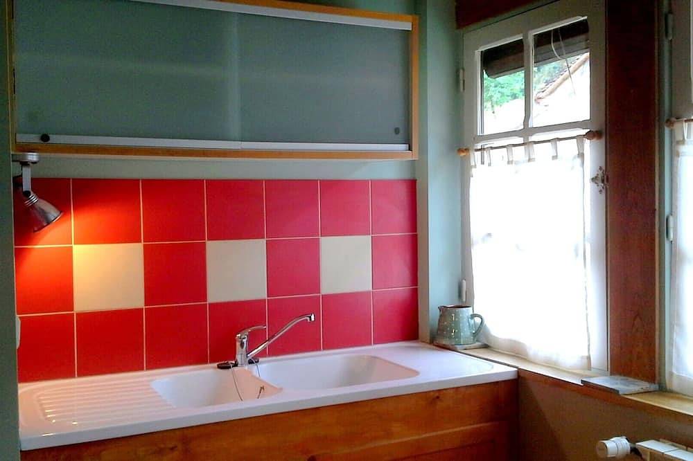 Rental of charm in Saint Cirq La Popie, medieval village in the Lot in Saint-Cirq-Lapopie, Massif Central