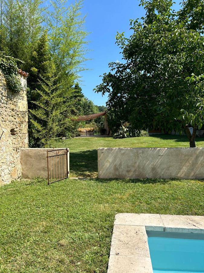 Gîte pour 4 personnes, avec piscine ainsi que vue et jardin à Crastes - 2