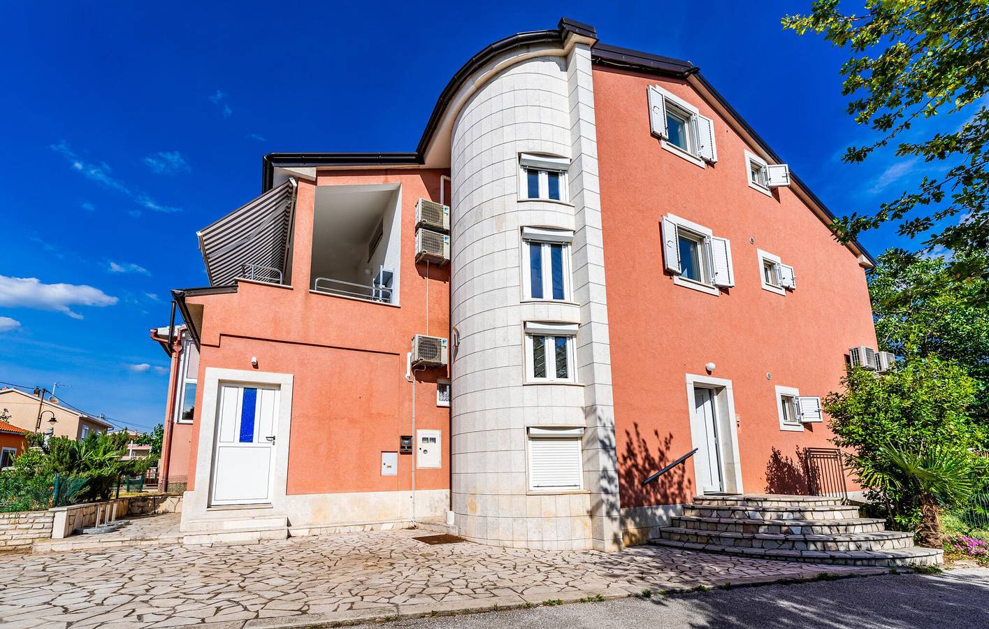 Ganze Ferienwohnung, Gemütliche Ferienwohnung mit Terrasse, Parkplatz und in Strand- und Restaurantnähe in Fazana, Südküste Istrien