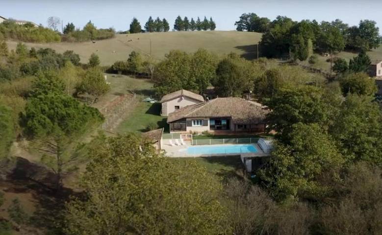 Location de vacances pour 14 personnes, avec piscine ainsi que jardin et vue à Puygaillard-de-Quercy - 3