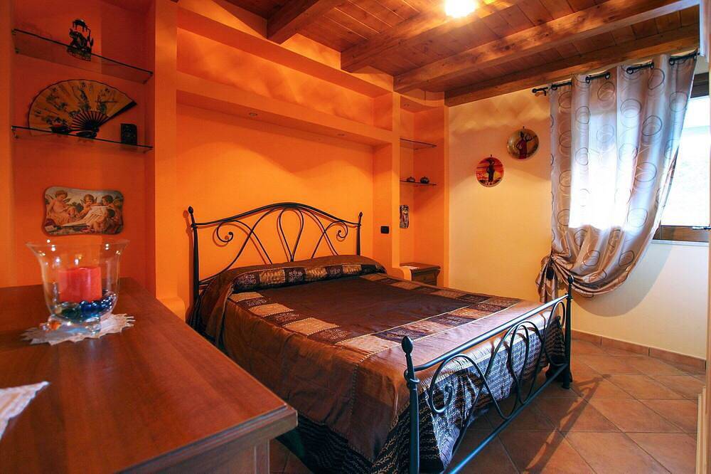 2 bedrooms, 2 Bathrooms Villa, near the Sea, Garden, Ac, 10 minutes from Cefalu in Spiaggia di Campofelice di Roccella (Campofelice di Roccella), Campofelice di Roccella