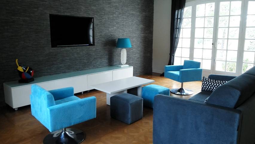 Location de vacances pour 14 personnes, avec terrasse et jacuzzi ainsi que piscine et jardin à Murviel-lès-Béziers - 4