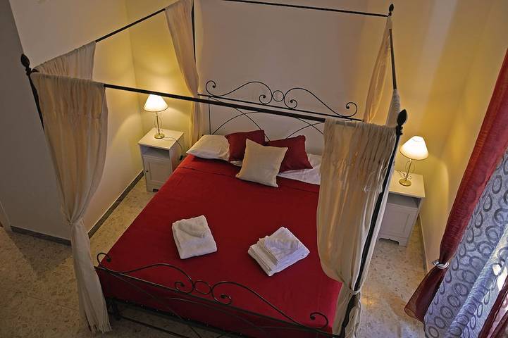 Entire apartment, Large apartment with Wi-Fi and terrace in Rome, Rome Province