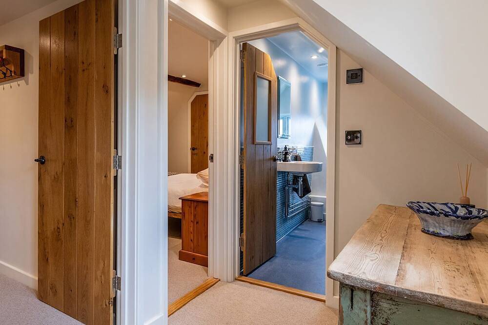 Charming Thatched Cottage in the Heart of Ramsbury in Wiltshire