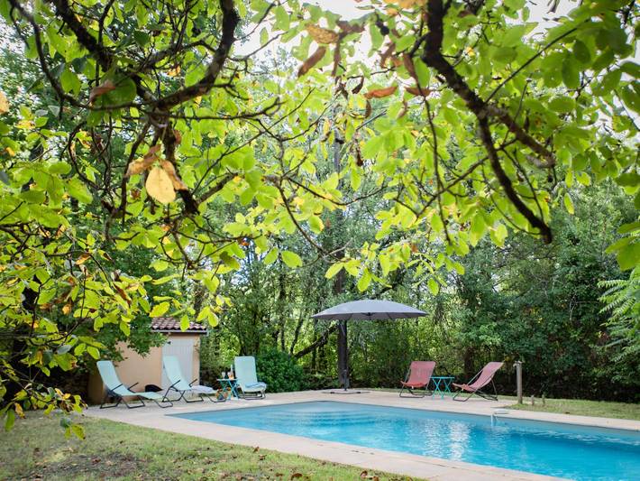Location de vacances pour 2 personnes, avec terrasse ainsi que piscine et jardin en Dordogne - 4