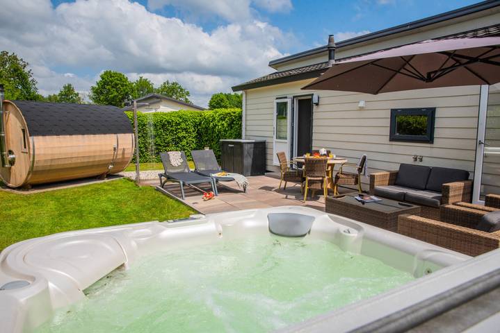 Chalet für 4 Personen, mit Sauna und Terrasse sowie Garten - 1