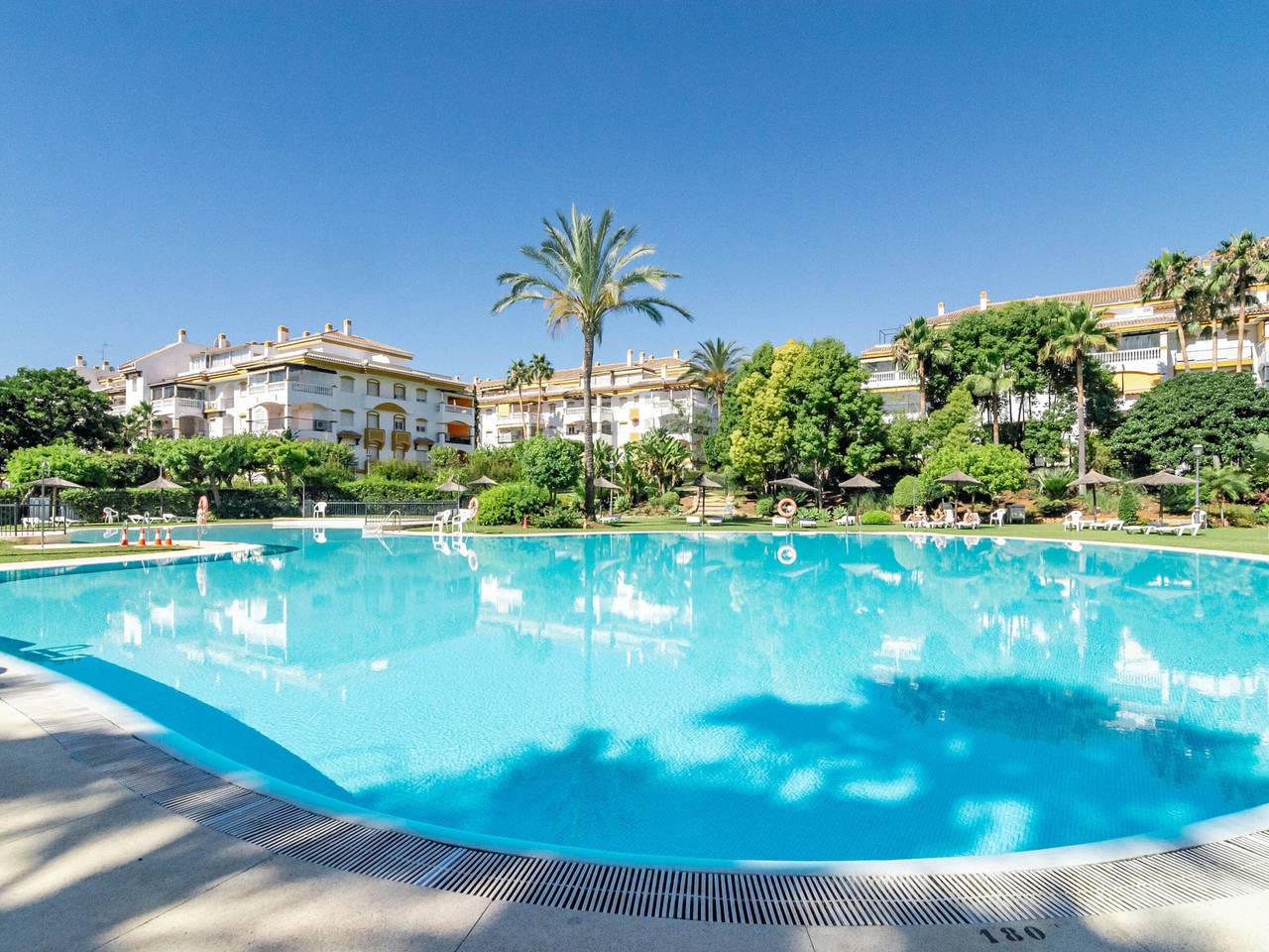 Entire apartment, Dama de Noche 12.2 in Marbella West, Marbella