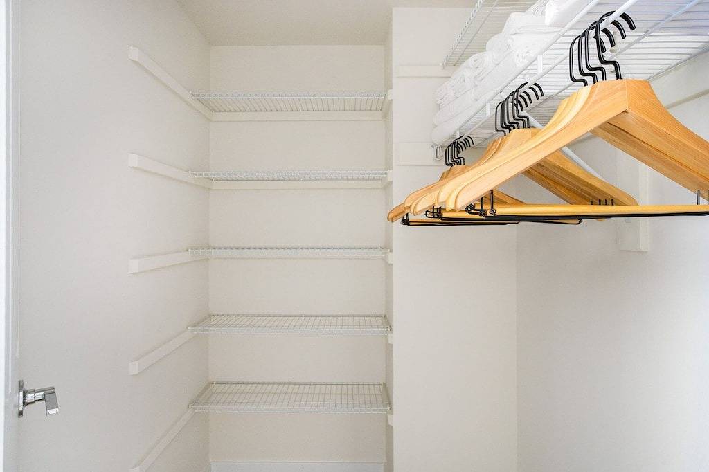 Ganze Wohnung, Roomy Clarendon 2Br w/ W/D & Gym, across street from Wf, by Blueground in Arlington (VA), Arlington County