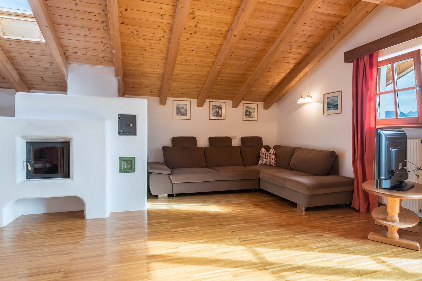 Ganze Wohnung, Ferienwohnung 'Funtnatsch Langkofel' mit Bergblick, Gemeinschaftsgarten und Wlan in Sankt Peter Tal, Lajen