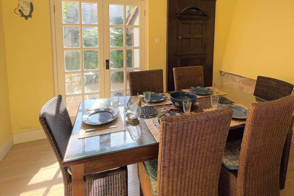 Riverside 4 bedroom House in a stunning village, close to miles of beaches in Mornac-sur-Seudre, Côte de Beauté