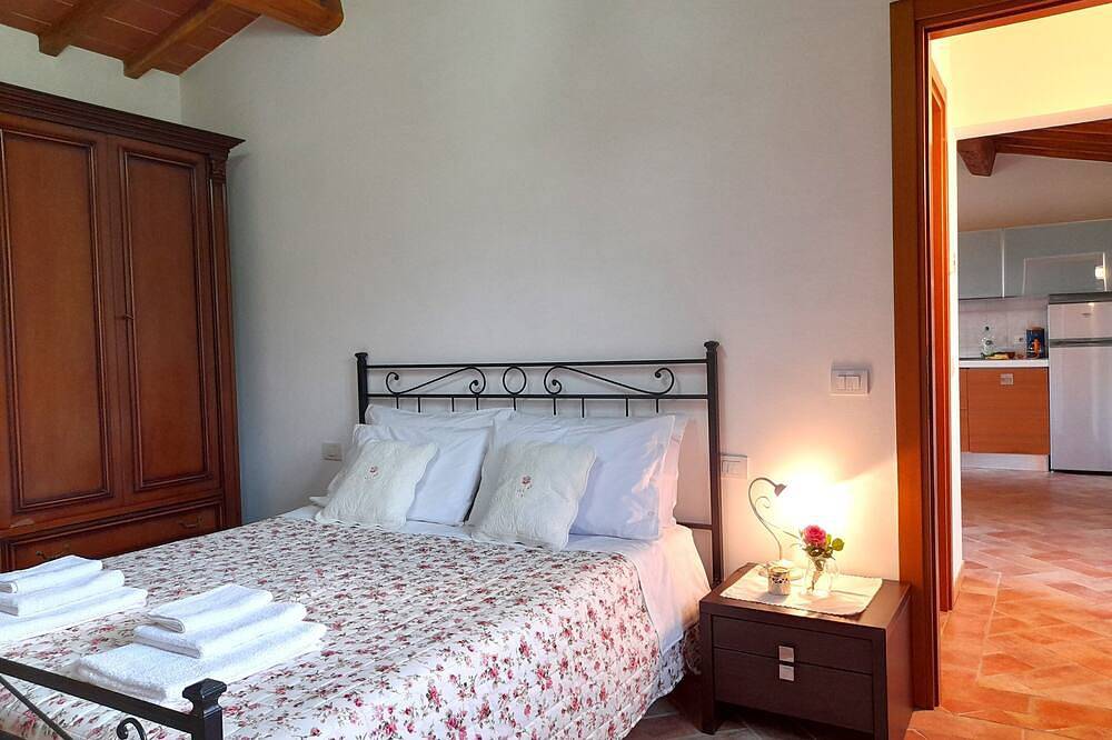 Casa nelle colline Fiorentine con piscina, parcheggio e wifi gratuiti in Reggello, Valdarno
