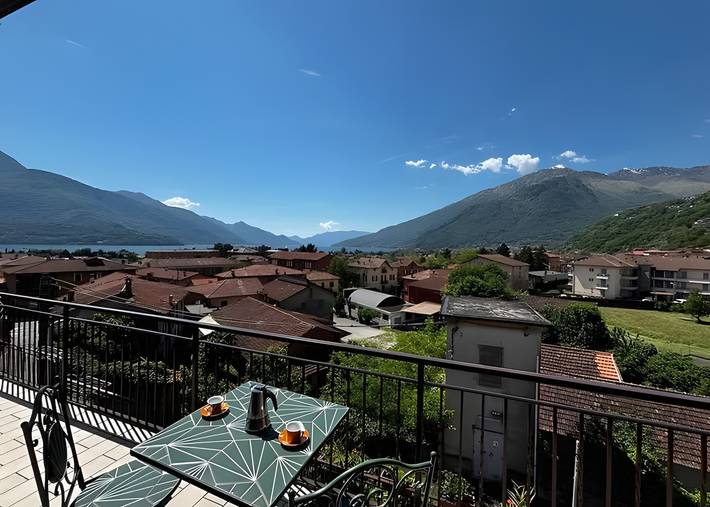 Vacation rental for 4 people, with lake view and balcony in Lake Como