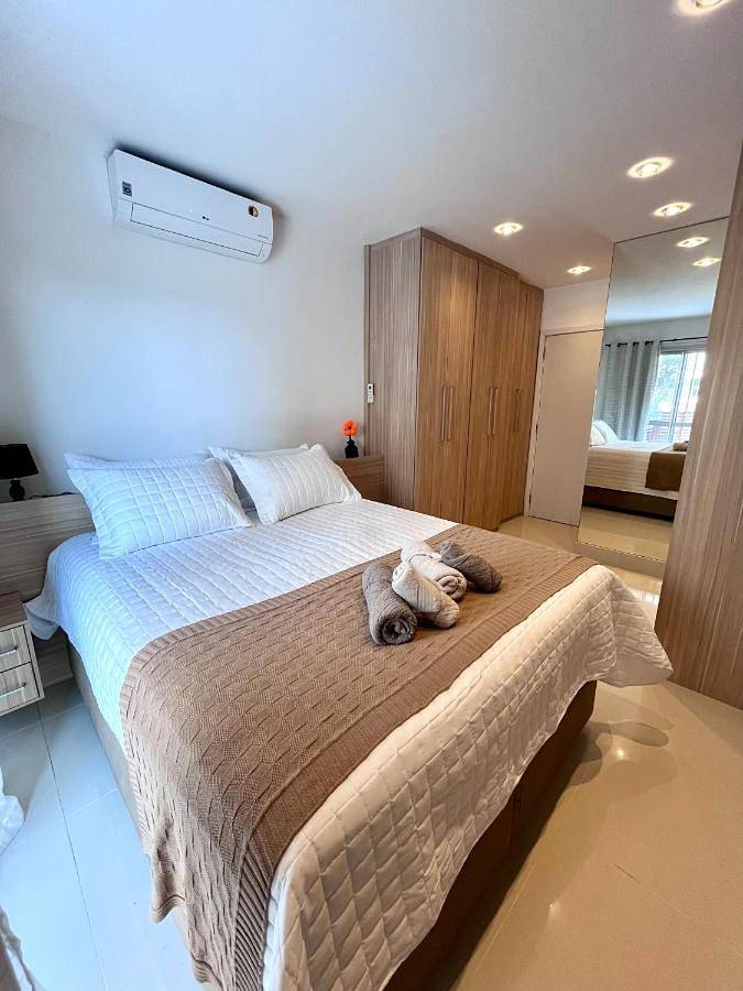 Casas e apartamentos de temporada para 3 pessoas, com piscina e jacuzzi e ainda sauna and jardim, com animais de estimação em Jacarepaguá