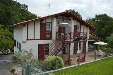 Gîte pour 6 personnes, avec jardin et terrasse à Villefranque