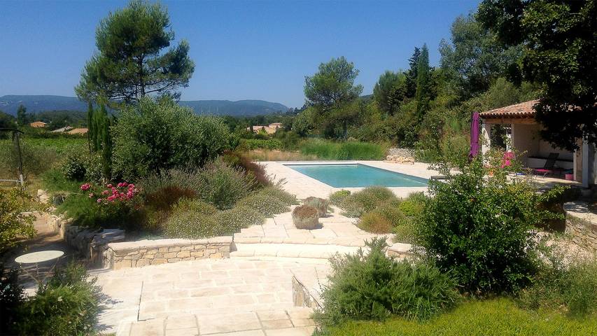 Location de vacances pour 10 personnes, avec terrasse ainsi que jardin et piscine à Garéoult - 2
