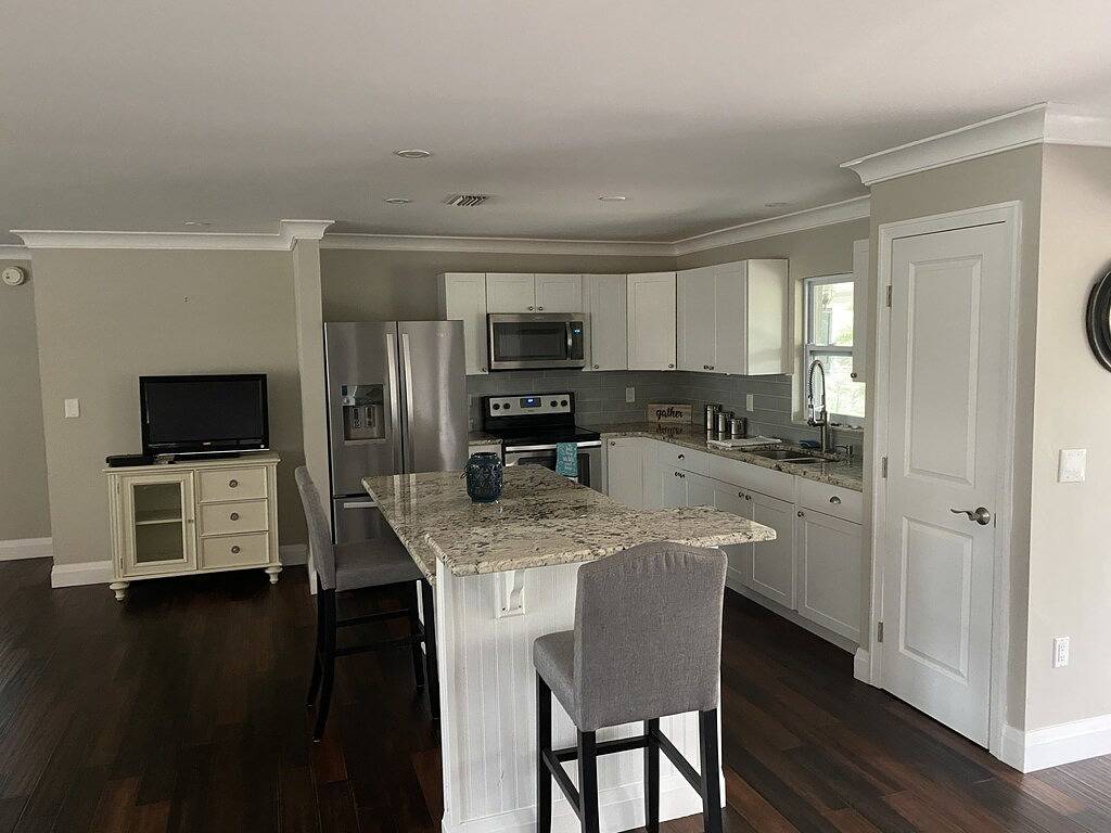 Wunderschöner grauer Strand - neuer offener Grundriss, großartige Lage, umgeben von Stränden in Iona, Southwest Florida