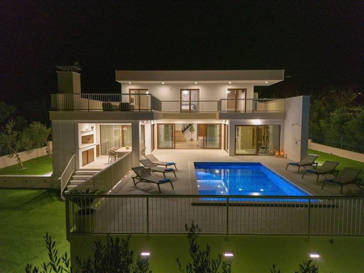 Villa für 8 Personen, mit Garten und Pool sowie Ausblick und Sauna - 1