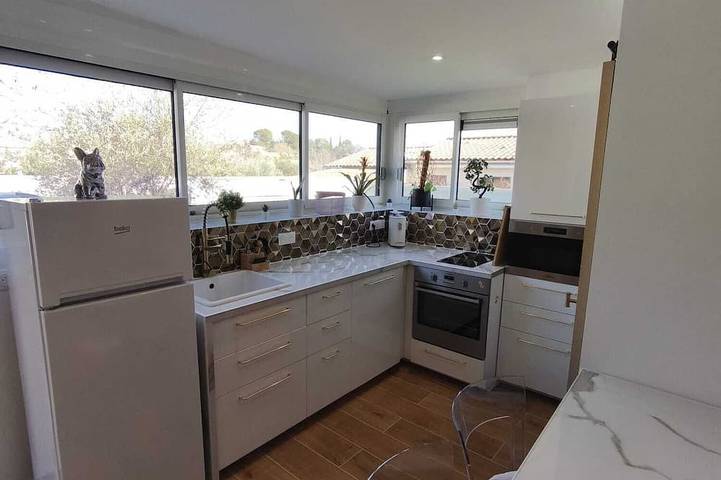 Appartement de vacances pour 3 personnes, avec terrasse et piscine, animaux acceptés