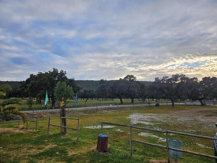 Hotel para 2 personas, con jardín y piscina además de terraza y vistas, Se admiten mascotas en Parque Nacional de Monfragüe - 2