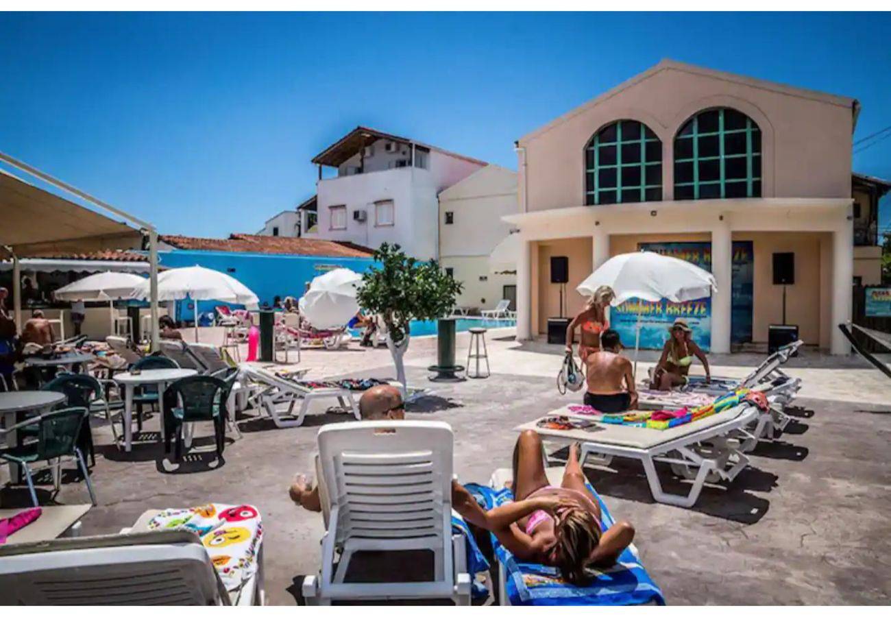Entire apartment, Apartment 'Villa Marinos Blue' with Sea View, Wi-Fi and Air Conditioning in Kavos, Corfu