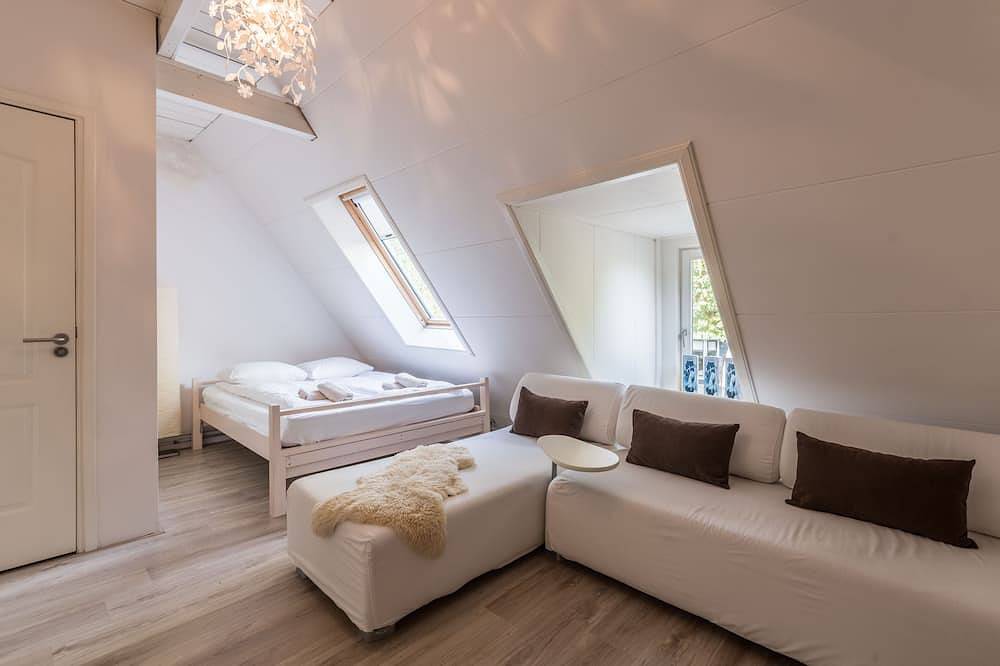 Spacious 4 bedroom Townhouse with garden - 12 Min. To City Centre in Zaandam, Côte hollandaise