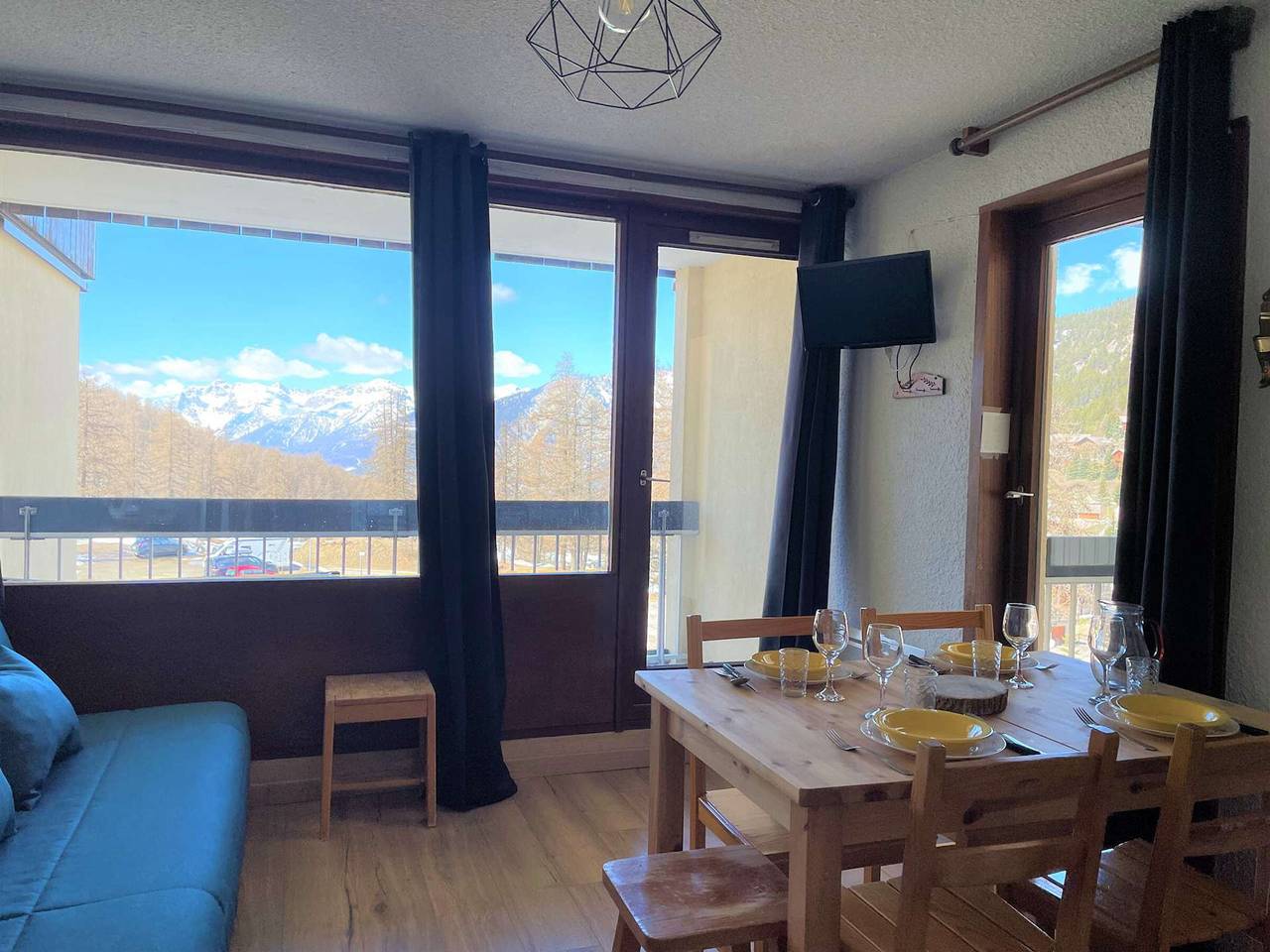 Appartement entier, Charmant Studio 4 Pers avec Balcons, Parking et Accès Direct aux Pistes – Montgenèvre in Montgenèvre, Région de Briançon