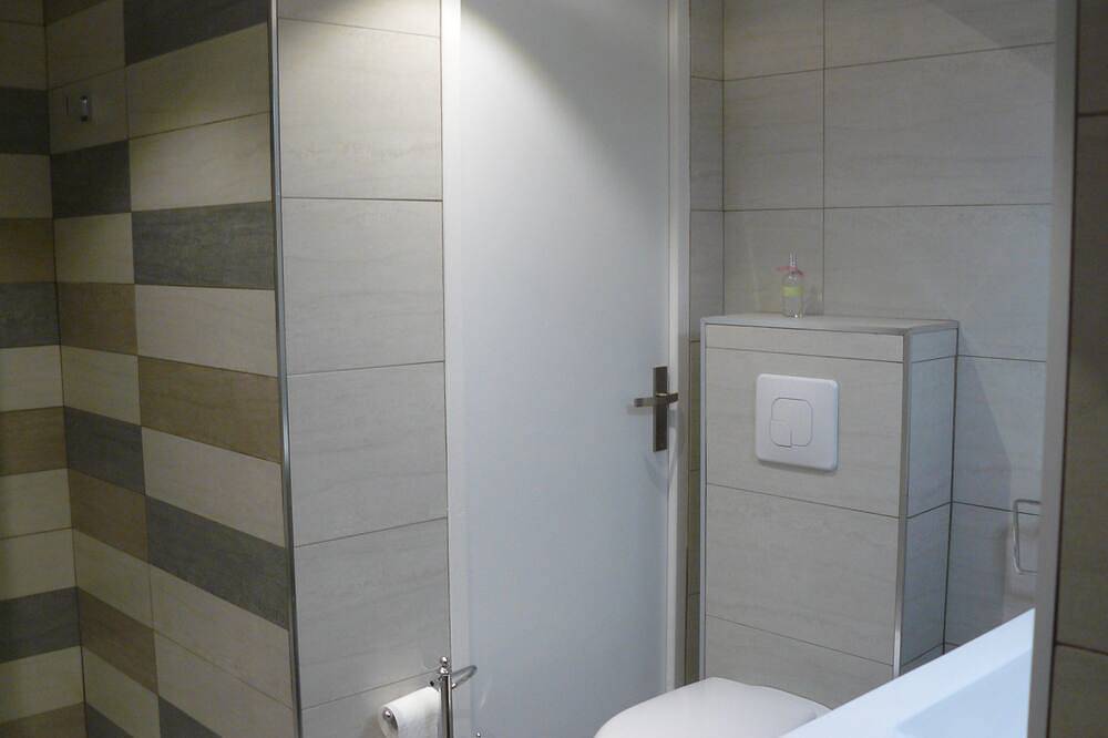 Apartamento entero, Villa en planta baja con piscina a 10 minutos de las playas y circuito castellet in Ceyreste, Marsella region