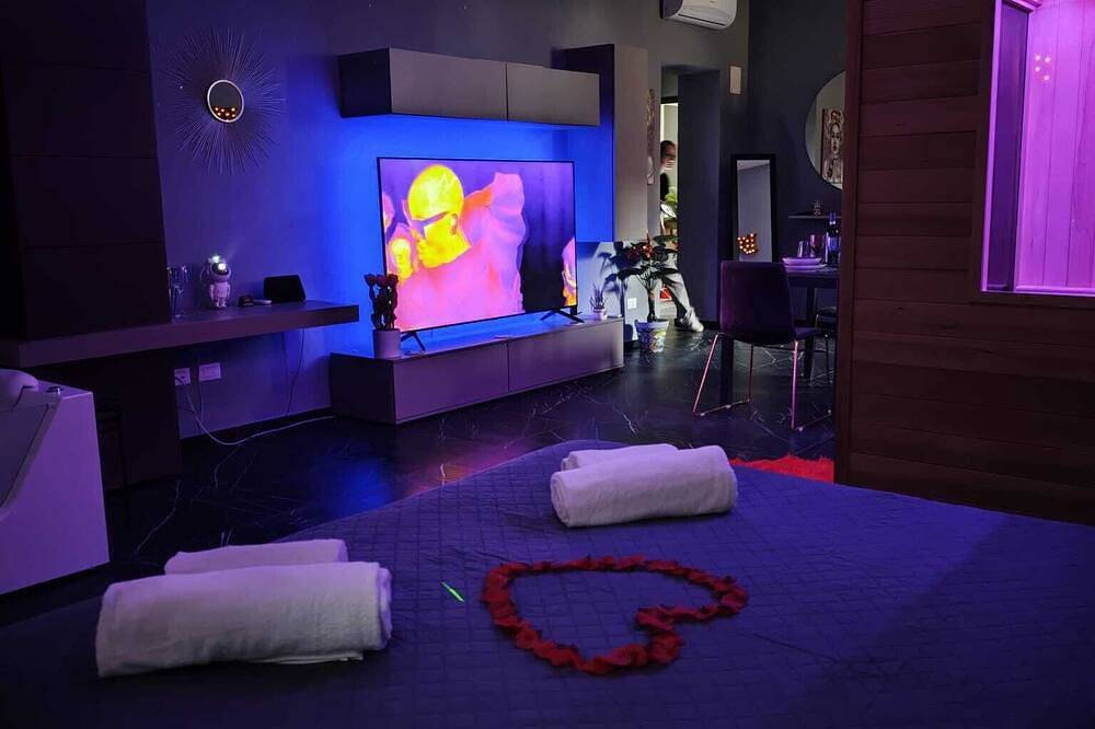 Entire apartment, Euphoria Infinity Suite with Jacuzzi and Sauna in Porto Empedocle, Agrigento Province