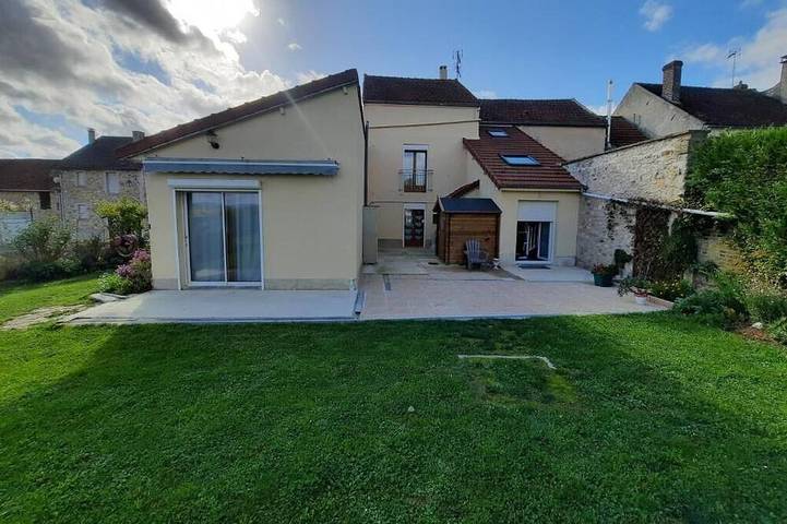 Gîte pour 12 personnes, avec jardin et terrasse dans Hautevesnes