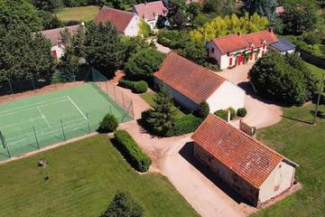 Gîte pour 6 personnes, avec jacuzzi et jardin à Chazemais