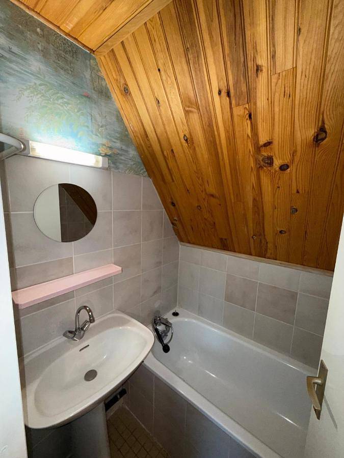 Maison de campagne pour 3 personnes, avec terrasse et jardin ainsi que piscine et jacuzzi à La Celle-sous-Gouzon - 3