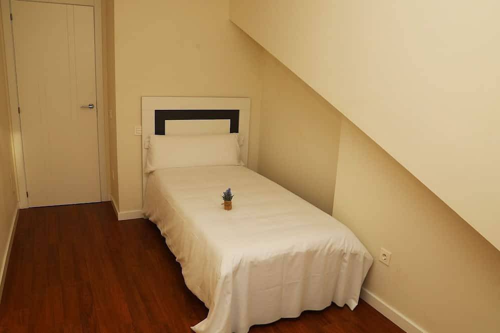 Entire apartment, Apartamento Turistico Puente Romano P2 in Salamanca, Salamanca Province