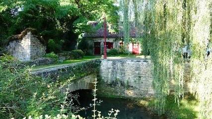 Location de vacances pour 9 personnes, avec piscine ainsi que jardin et terrasse, animaux acceptés à Buffon