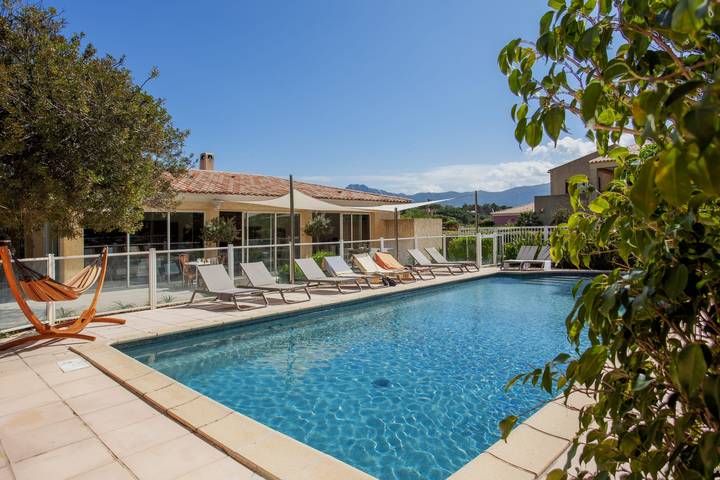 Villa pour 6 personnes, avec piscine et terrasse, animaux acceptés à Calvi