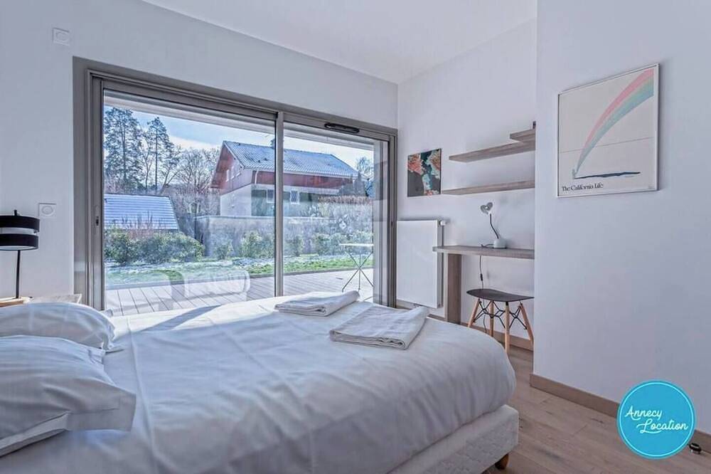 Entire apartment, Terre Eo T5 On the ground floor-near the lake in Menthon-Saint-Bernard, Annecy region