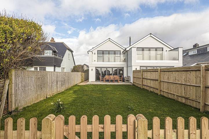 Cottage for 8 people, with Balcony and Garden in East Wittering