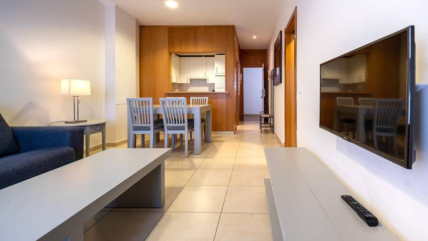 Apartamento para 5 personas, con piscina y jardín además de terraza y piscina para niños en Punta Umbría