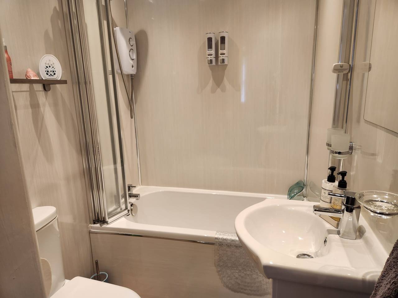 Entire vacation apartment, Apartment - Largs - Sleeps 4 - Pet Friendly in Largs, Clyde Muirshiel Regional Park