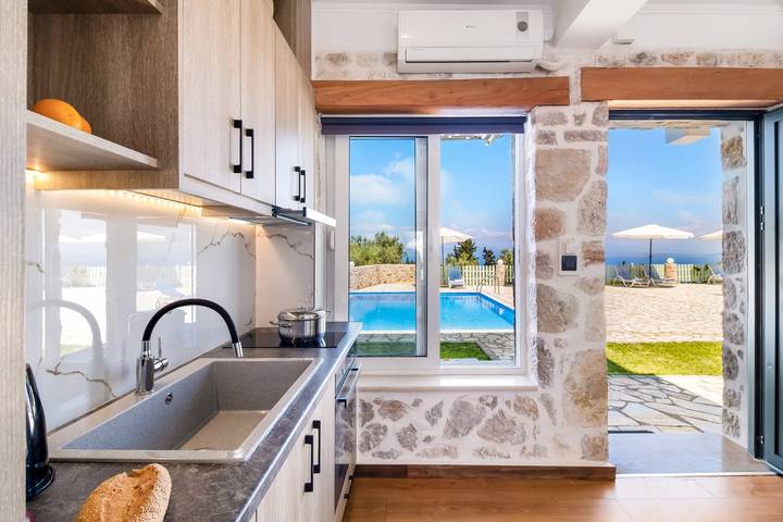 Entire apartment, Apartment with Pool View, Sea View, Wi-Fi & Terrace in Greece