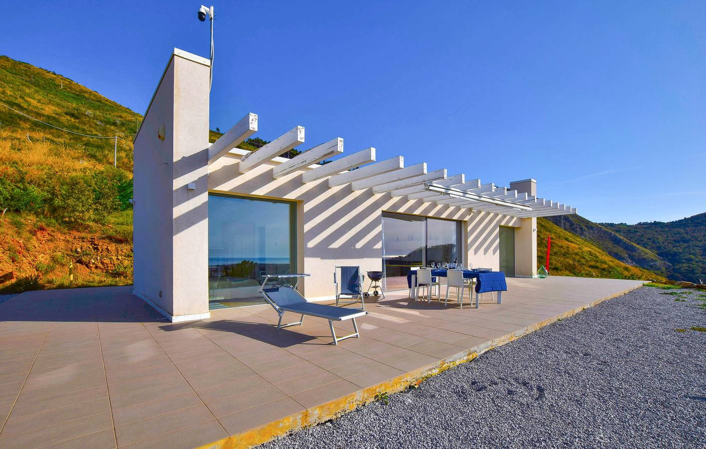 Cozy Beachside Apartment with WiFi & Parking in Tyrrhenian Coast Kalabria