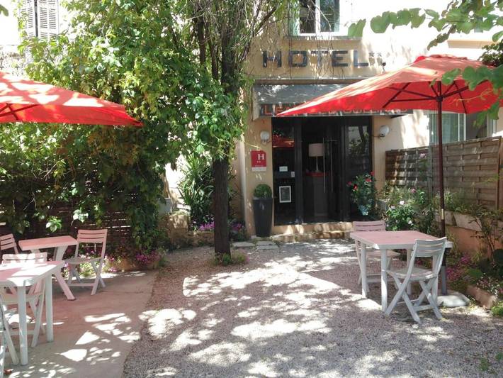 Hôtel pour 2 personnes, avec Terrasse dans Thermes de Camoins les Bains