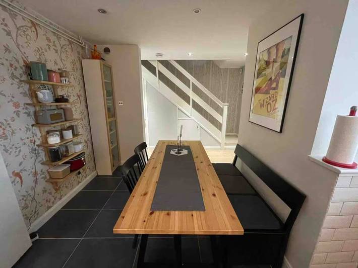 House - Sleeps 6 - Private Garden & Parking in Winnersh, Berkshire