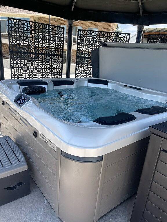 Perfect winter ski get away. Hot tub, stunning view, 5 star, quiet clean in West Jordan, Salt Lake County (UT)